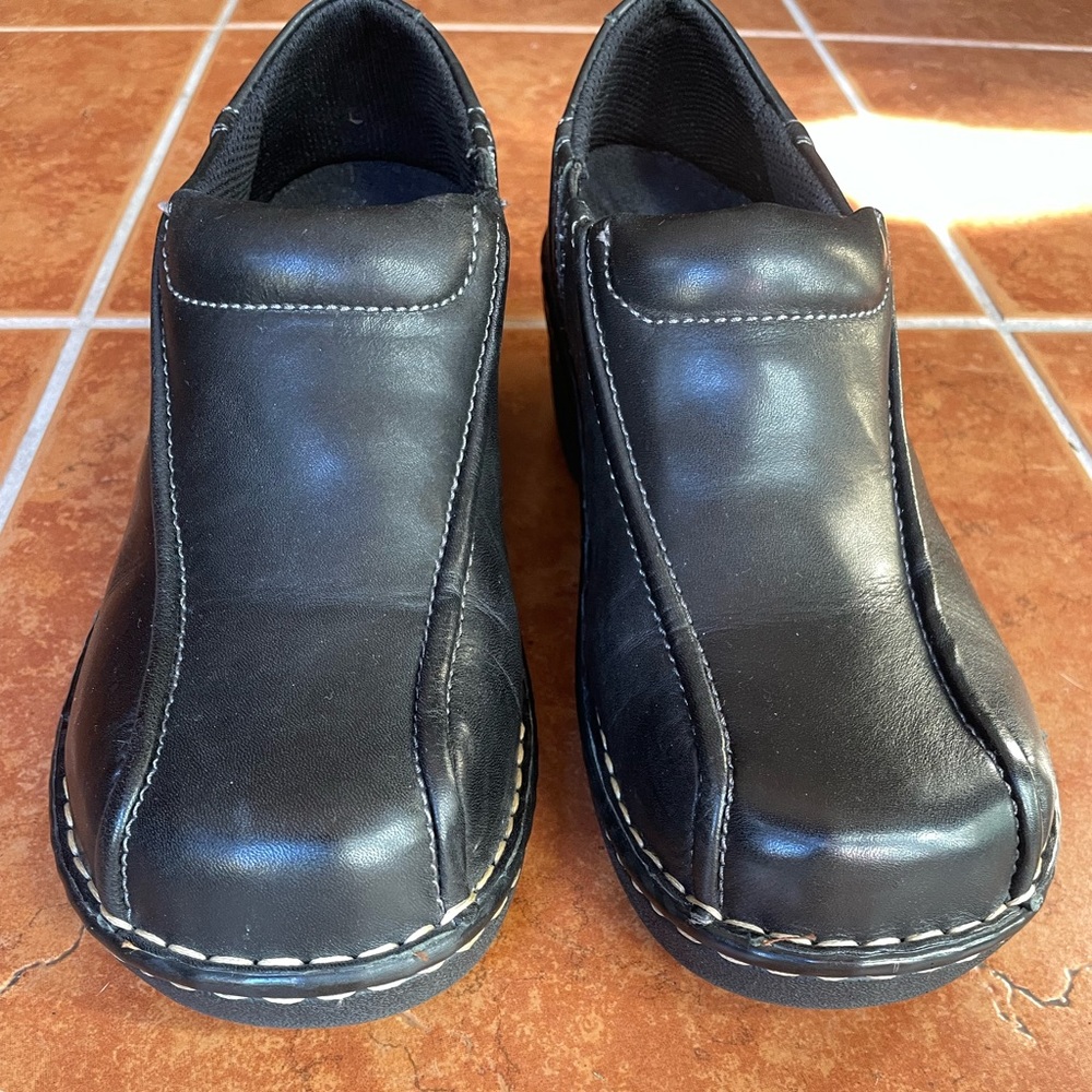 Black Eastland Loafers Size 9M. Minimal wear. Great condition!